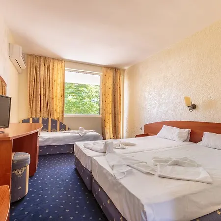 Хотел Време 2*