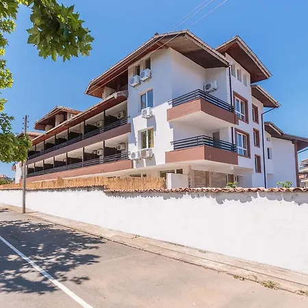 호텔 Hotel Chernomorets 2*