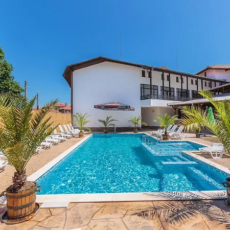 Hotel Chernomorets 호텔